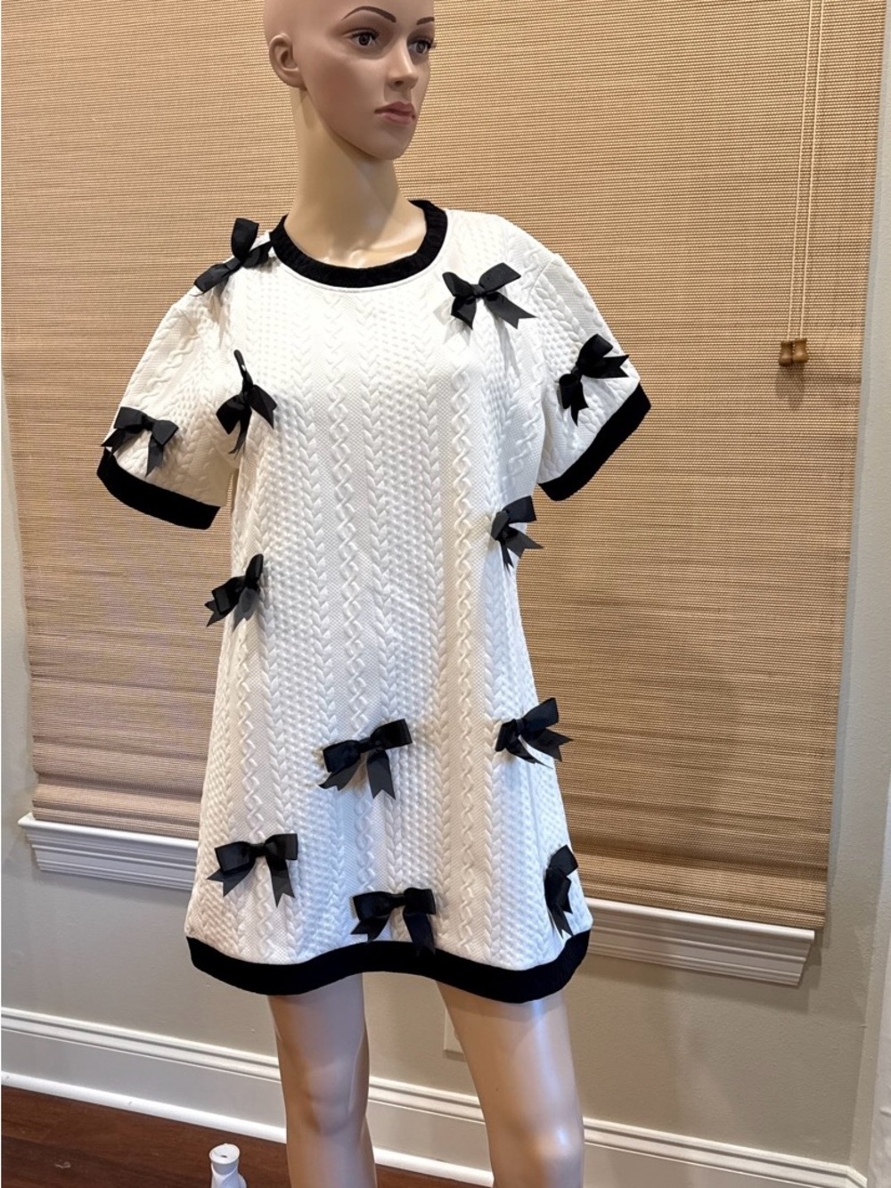 WHY Dress Women’s Textured Knit Shift Dress Short Sleeve Bow Cream & Black L